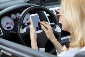 texting-and-driving-multitasking
